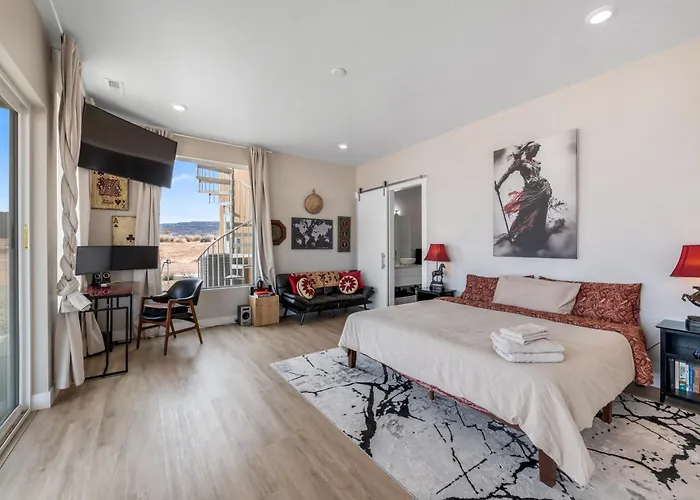 Page Arizona Border Town- Crimson Suite, Desert Canyon Getaway With Views