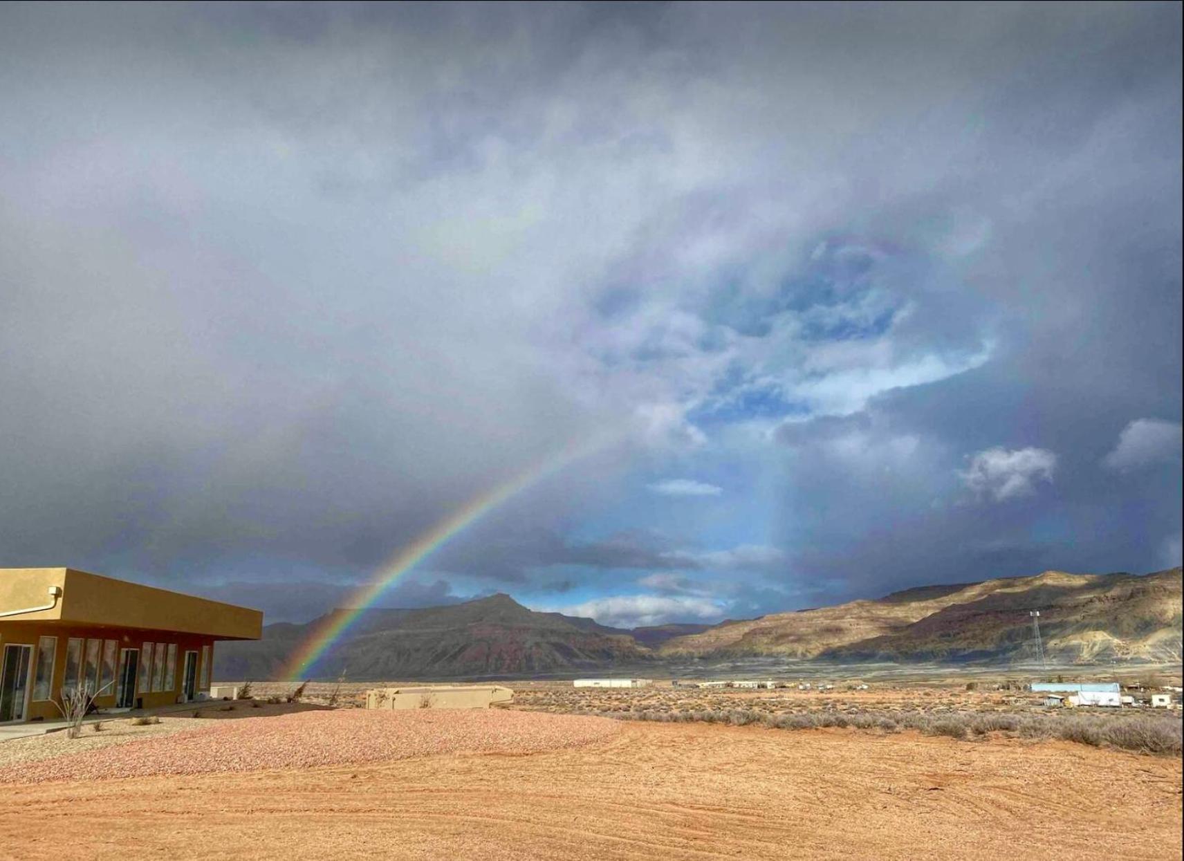 Page Arizona Border Town- Crimson Suite, Desert Canyon Getaway With Views Homestay *