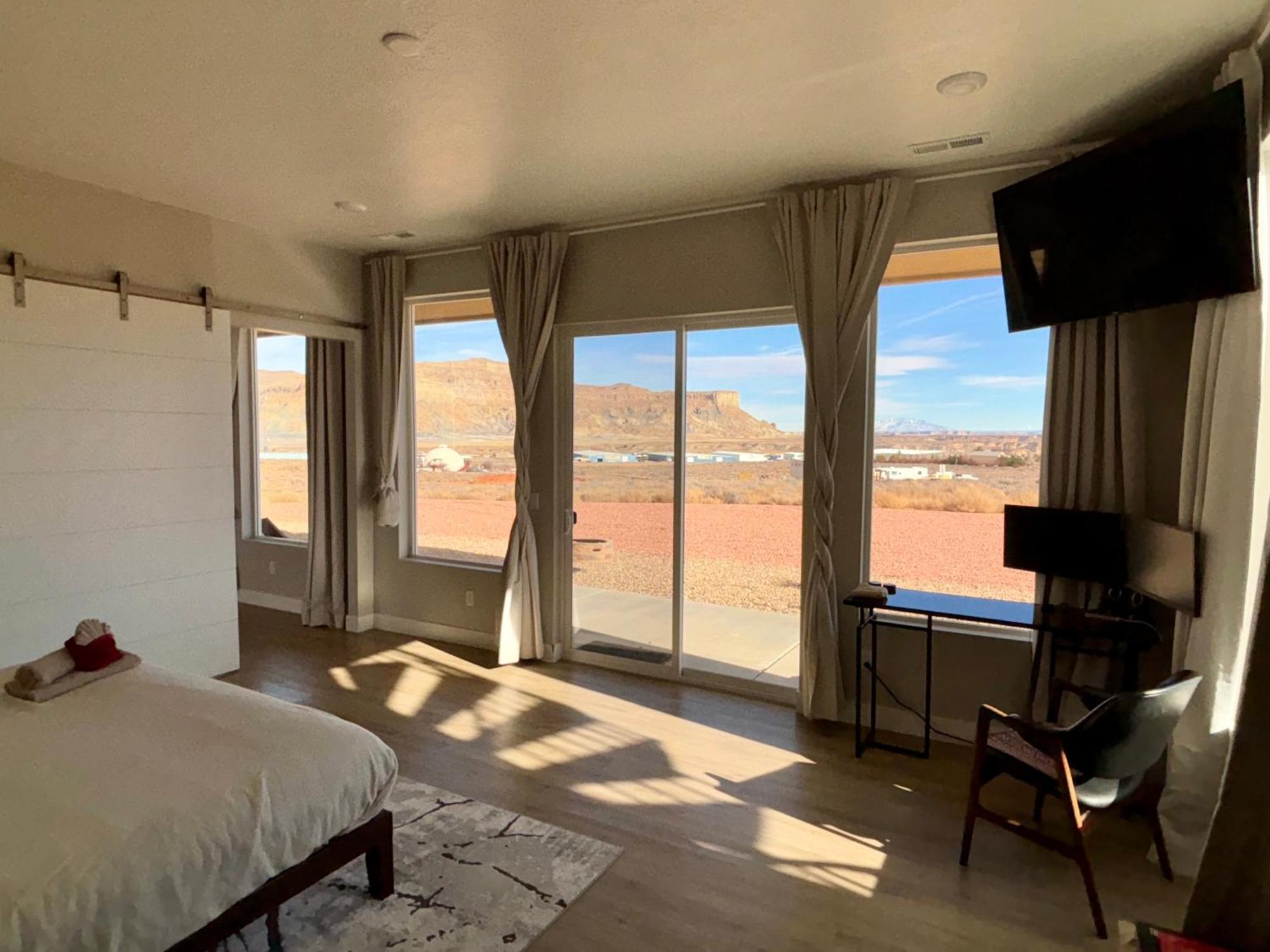 Homestay Page Arizona Border Town- Crimson Suite, Desert Canyon Getaway With Views *