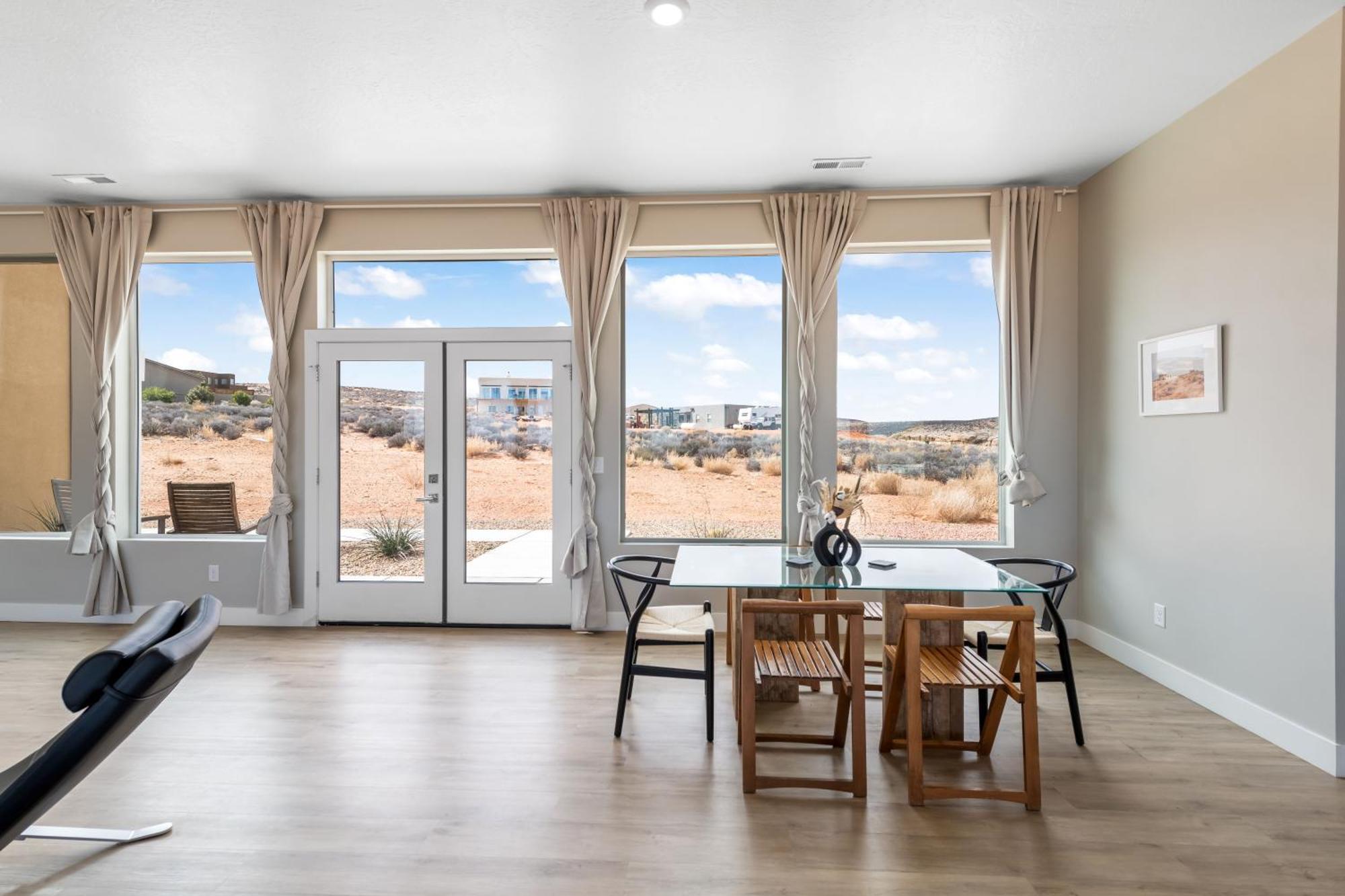 Page Arizona Border Town- Crimson Suite, Desert Canyon Getaway With Views Homestay