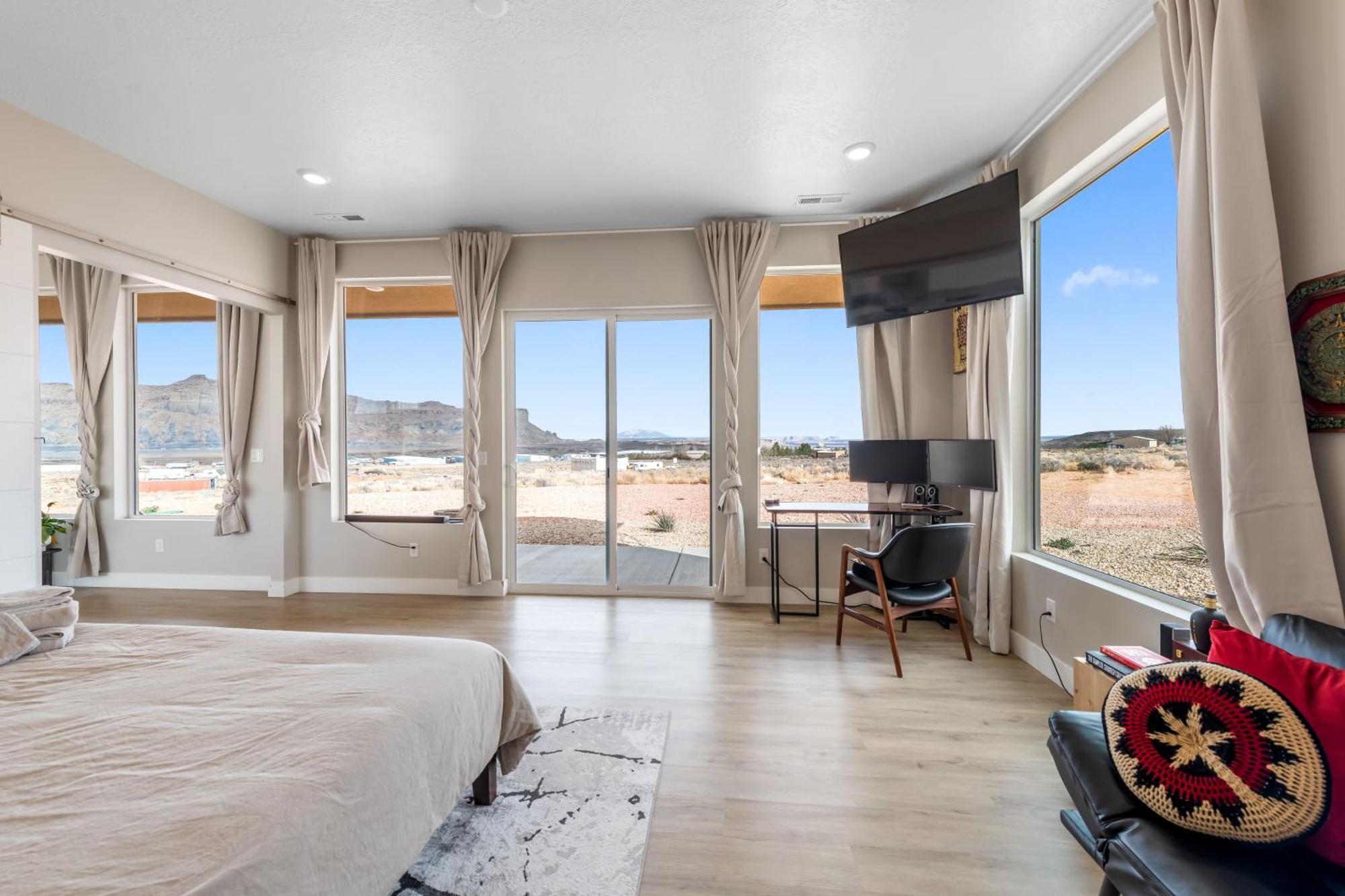 Page Arizona Border Town- Crimson Suite, Desert Canyon Getaway With Views Big Water